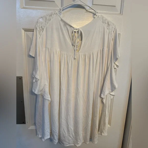 Chic White Lace Women's Blouse - Picture 2 of 3